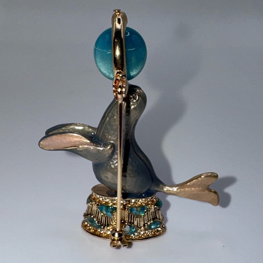 Blue & Gray Seal Brooch - Picture 3 of 3